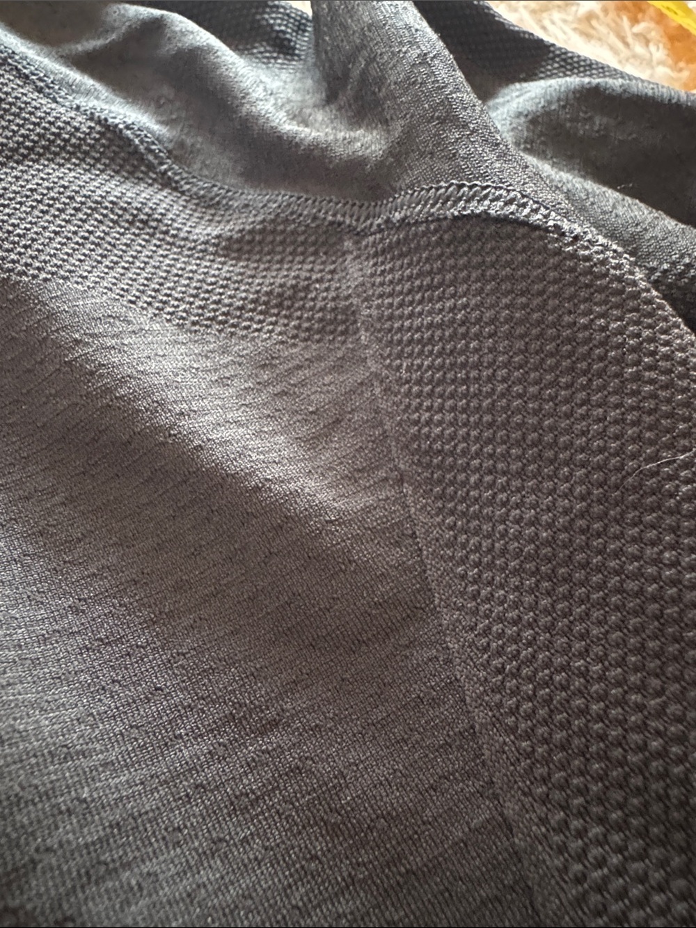 Aritzia long sleeve crop (swiftly material) - Picture 8 of 8